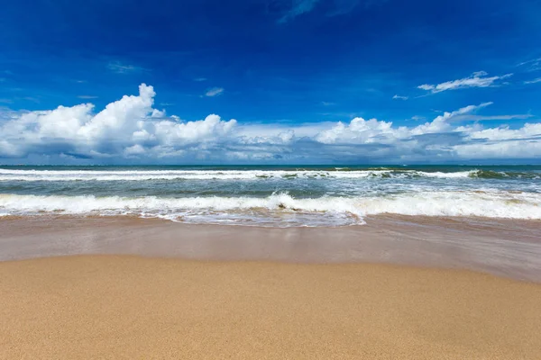 Pohled Moře Tropické Pláži Slunečnou Oblohou Letní Pláž Paradise — Stock fotografie