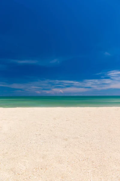 Bela Praia Cênica Mar Azul Tropical — Fotografia de Stock