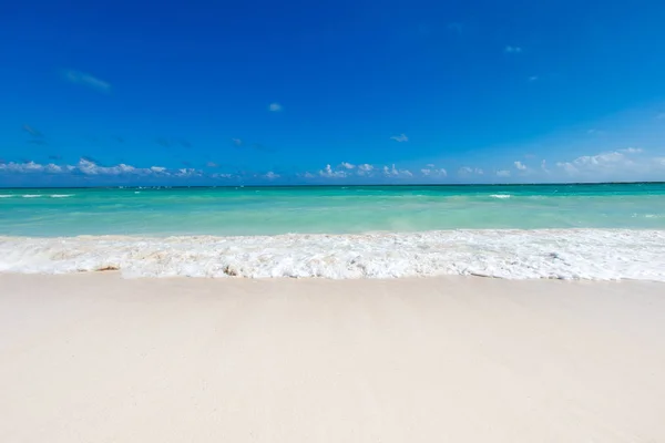 Natursköna Vacker Strand Och Tropiska Blå Havet — Stockfoto