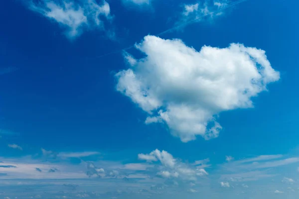 Céu Azul Com Nuvem — Fotografia de Stock