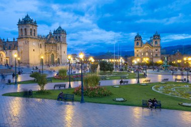 Cusco Peru-Kasım 9: Katedrali, Santo Domingo 9 Kasım 2015 tarihinde Cusco Peru binada neredeyse yüz yıl inşaat sonra 1654 tamamlandı.