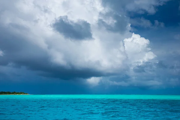 Playa Tropical Maldivas Con Laguna Azul —  Fotos de Stock