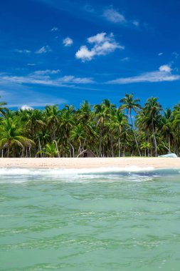 Güzel bir plaj. Yaz tatil ve tatil kavramı arka plan. Turizm ve seyahat 