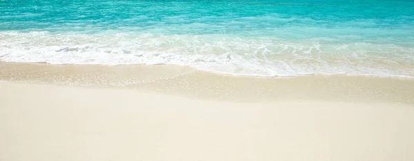 Spiaggia Tropicale Alle Maldive Con Laguna Blu — Foto Stock