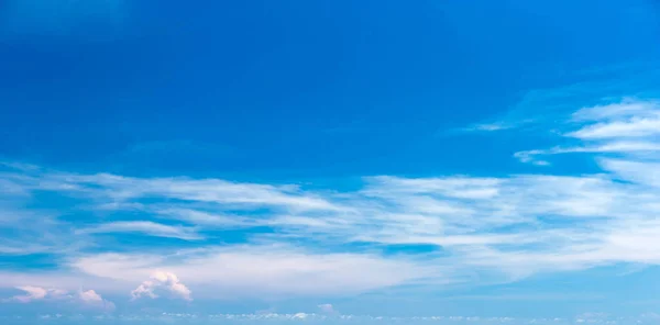 Fondo Azul Cielo Nublado Con Espacio Copia —  Fotos de Stock