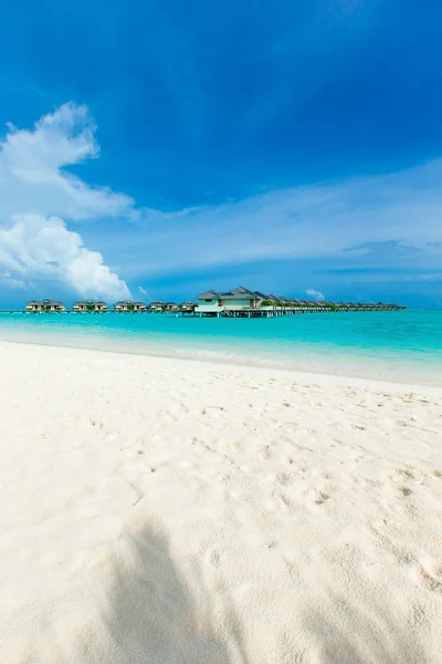 Tropische Insel Der Malediven Mit Weißem Sandstrand Und Meer — Stockfoto