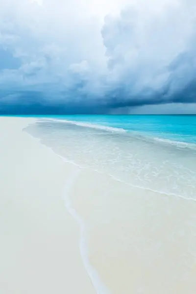 Île Tropicale Des Maldives Avec Plage Sable Blanc Mer — Photo