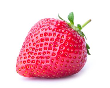 Beyaz arkaplanda kırmızı çilek izole edilmiş.