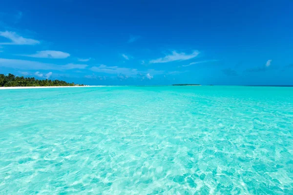 Vista Panoramica Della Spiaggia Tropicale Alle Maldive Durante Giorno — Foto Stock