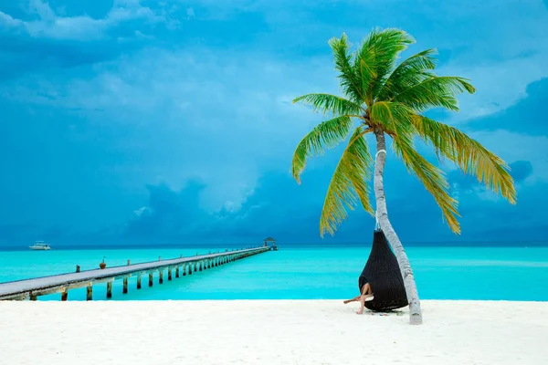 Tropický Ostrov Maledivy Bílou Písečnou Pláží Mořem — Stock fotografie
