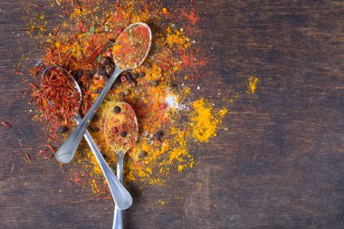 Maydanoz bitkisi beyaz arkaplanda izole edildi.