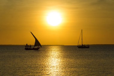Zanzibar okyanusta on Sunset