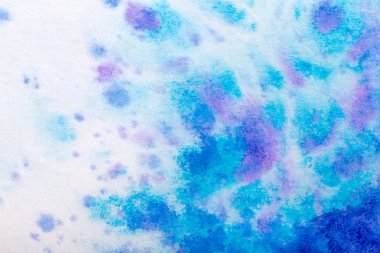  Renkli suluboya arka plan. Fırçayla boyanmış el.