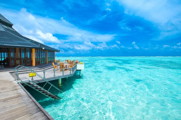 Malediven Wasser Bungalow Auf Meer Wasserlandschaft — Stockfoto