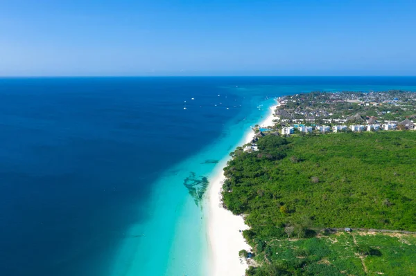 美しい熱帯の島のザンジバル空中ビュー タンザニア ザンジバル島ビーチの海 — ストック写真