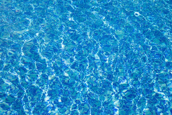 Acqua Della Piscina Blu Con Riflessi Solari — Foto Stock