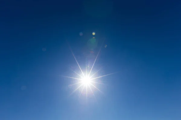 Céu Azul Fundo Com Nuvens Minúsculas — Fotografia de Stock