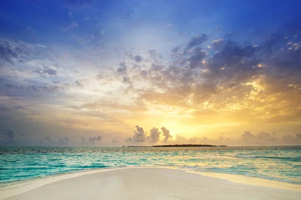 Île Tropicale Des Maldives Avec Plage Sable Blanc Mer — Photo