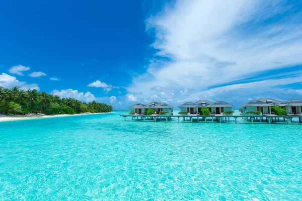 Bungalow Eau Des Maldives Sur Paysage Aquatique Océanique — Photo