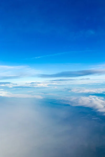 Blå Himmel Bakgrund Med Små Moln — Stockfoto