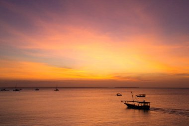 Zanzibar denizde on Sunset