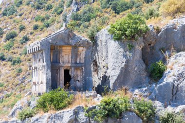Mira kayalara oyulmuş mezar ile antik Likya Nekropolü 