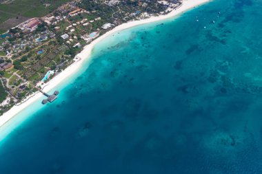 Güzel tropikal Adası Zanzibar havadan görünümü. Deniz sahilinde Zanzibar, Tanzanya.