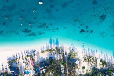 Güzel tropikal Adası Zanzibar havadan görünümü. Deniz sahilinde Zanzibar, Tanzanya.