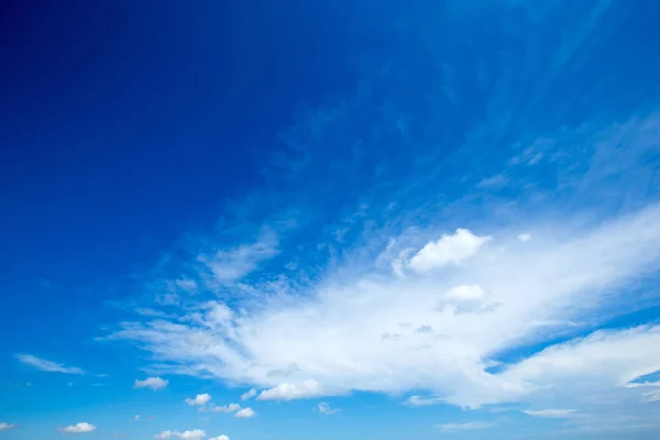 Cielo Blu Con Nuvole Bianche — Foto Stock