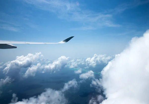 Luchtfoto 's en wolken achtergrond — Stockfoto