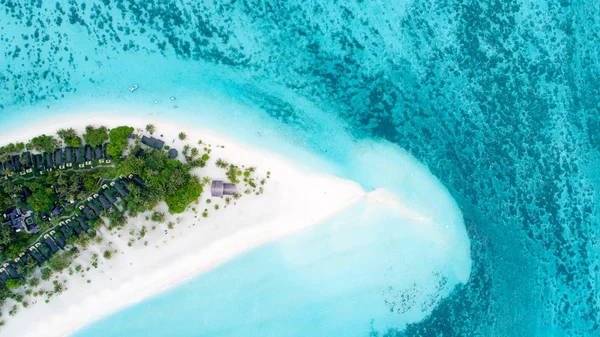 Prachtige luchtfoto van de Malediven en het tropische strand. Reizen een — Stockfoto