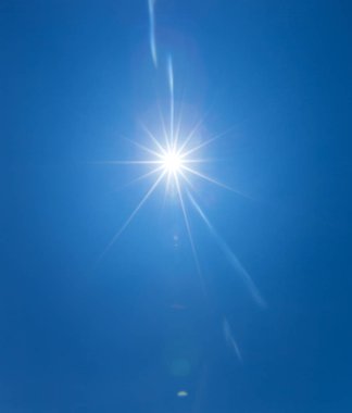 Beyaz bulutlu mavi gökyüzü