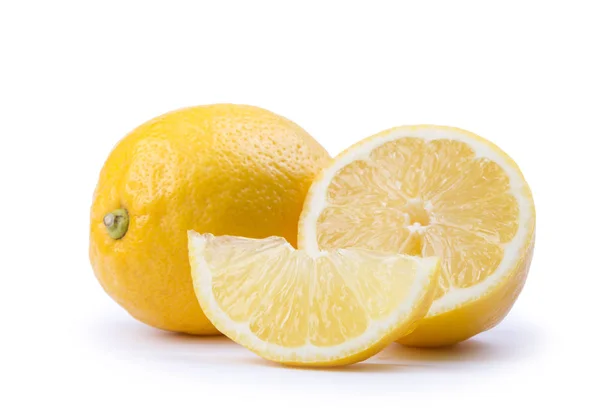黄色いレモン レモンの柑橘系の果物フルーツ聖霊降臨祭に分離された半分 — ストック写真