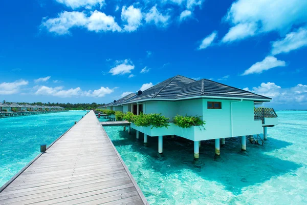 Maldives water bungalow on ocean water landscape — Stock Photo, Image