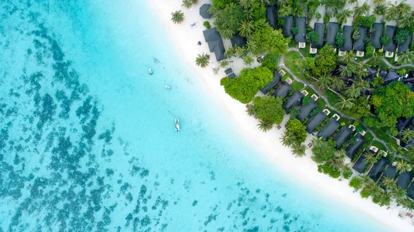 Prachtige luchtfoto van de Malediven en het tropische strand. Reizen een — Stockfoto