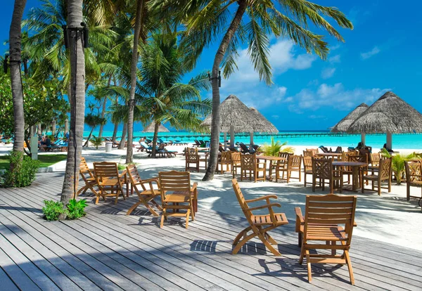 拥有白色沙滩和大海的热带马尔代夫岛 — 图库照片