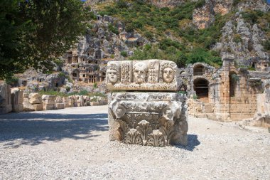 Mira kayalara oyulmuş mezar ile antik Likya Nekropolü 