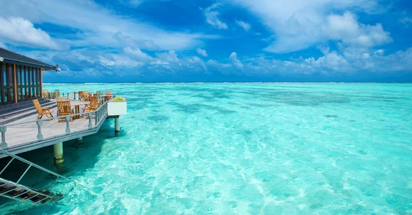 海の水の風景のモルディブ水上バンガロー — ストック写真