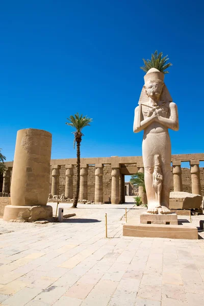 Gamla ruiner av Karnak tempel i Egypten — Stockfoto