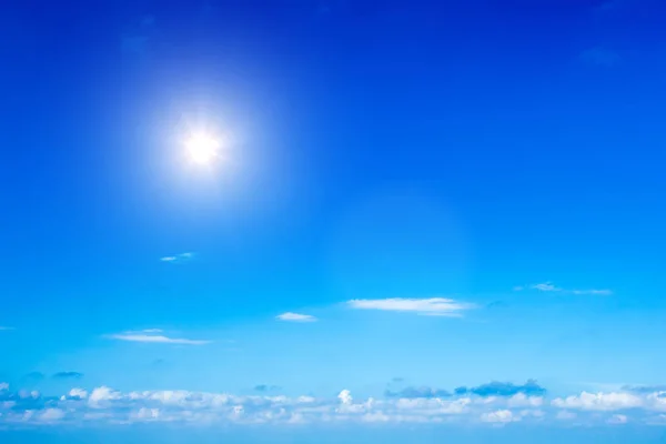 Céu azul com nuvens closeup — Fotografia de Stock