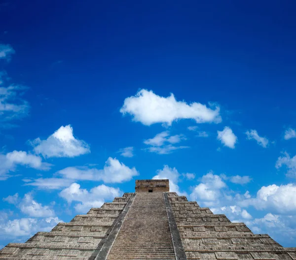 Piramide di Kukulkan nel sito di Chichen Itza, Messico — Foto Stock