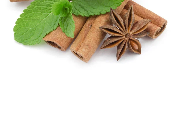Cloves, anise and cinnamon isolated on white background — Stock Photo, Image