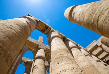 Mısır 'daki Karnak tapınağının antik kalıntıları