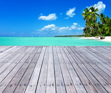 Plaj ve güzel tropikal deniz. tropikal manzaralar