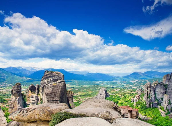 Monasterio en la cima de la roca en Meteora, Grecia — Foto de Stock