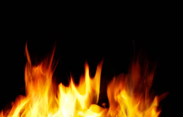 Brandbakgrund. En fin brasa i en eldstad — Stockfoto