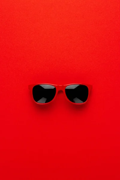 Studio záběr červené brýle — Stock fotografie
