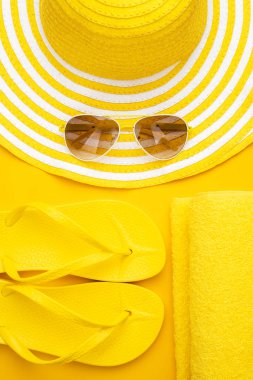 Sarı plaj aksesuarları