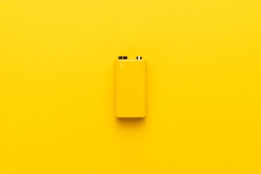 Sarı dokuz voltluk pil