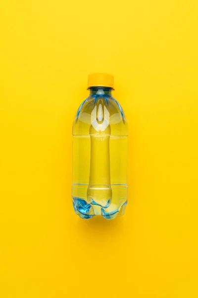 Botella de agua de plástico —  Fotos de Stock